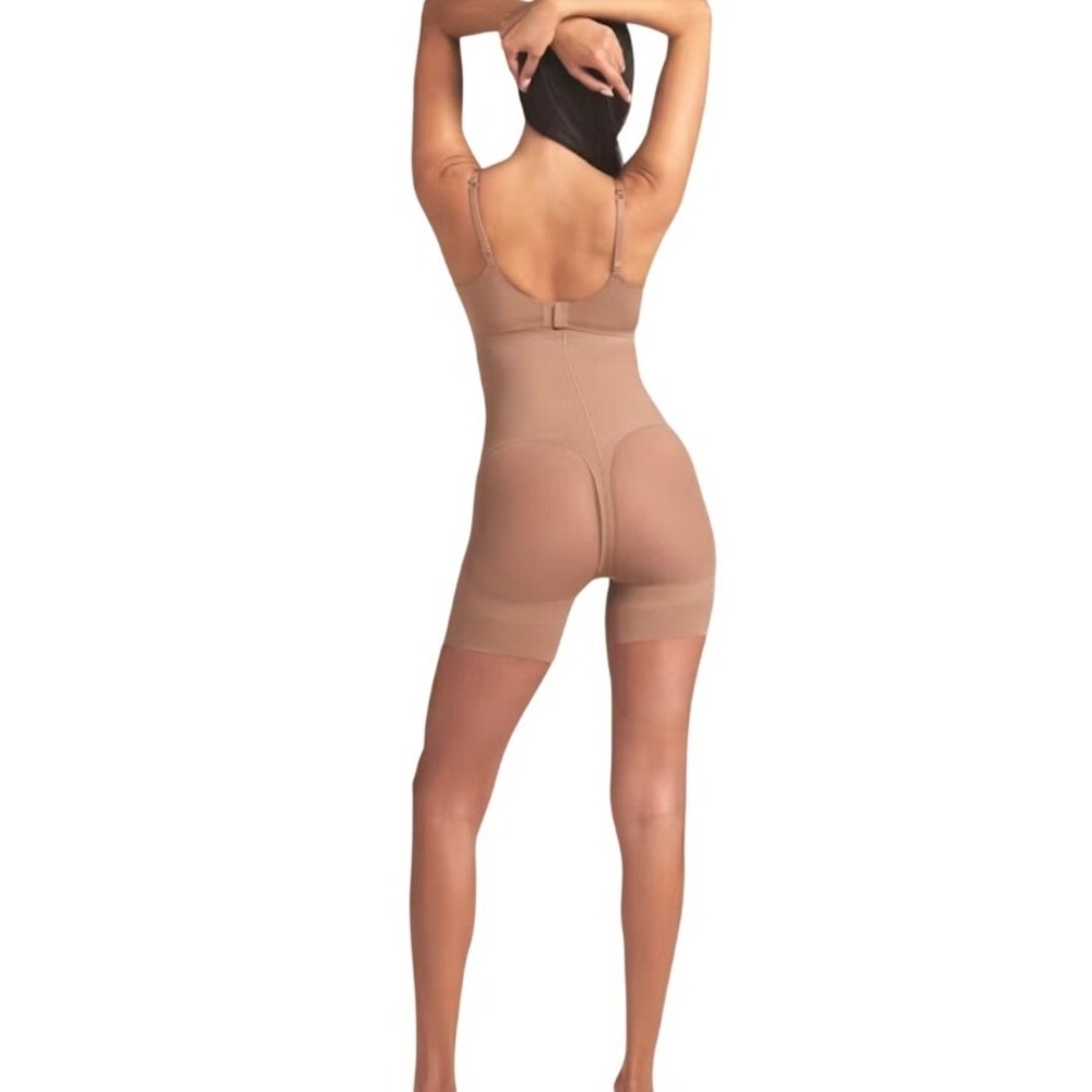 SKIMS Core Sculpt High Waisted Mid Thigh Short Size XL